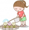 花の水やりをする女の子