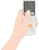エアコンのリモコンを操作する手　暖房