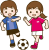 サッカーの試合をする女子